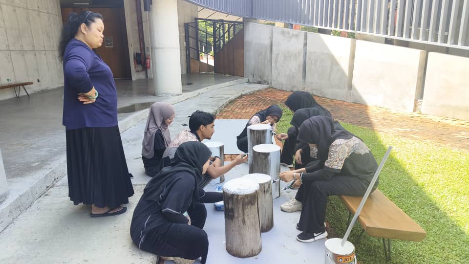 AKTIVITI PELAJAR LI MEMBUAT DOODLE