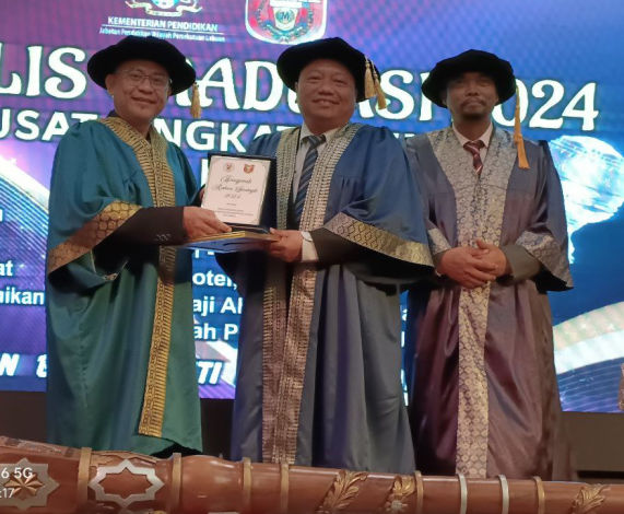 FKAL Terima Anugerah Rakan Strategik Pusat Tingkatan Enam SMK Labuan