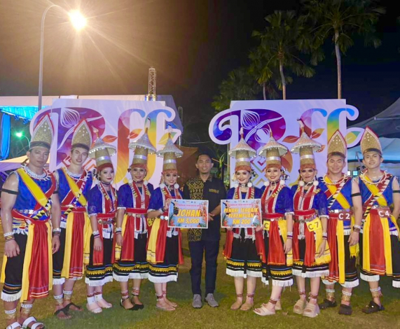 Kelab Taming Mas UMSKAL Juara Pertandingan Tarian Kreatif Borneo 2025  LABUAN, 29 JULAI 2025 – Kelab Taming Mas Universiti Malaysia Sabah Kampus Antarabangsa Labuan (UMSKAL) muncul juara Pertandingan Tarian Kreatif Borneo sempena Borneo Flora Festival (BF