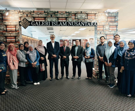 Pengurusan UMSKAL lawat UiTM Cawangan Sarawak