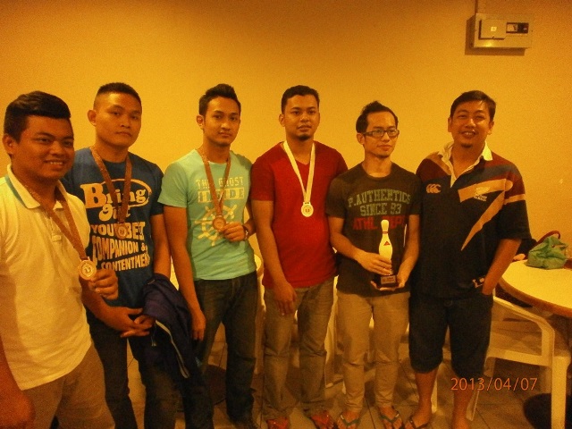bowling pemenang kategori lelaki