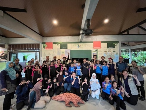 UMS Didik Murid Sekolah Rendah Cintai Tenggiling Melalui Teater Muzikal